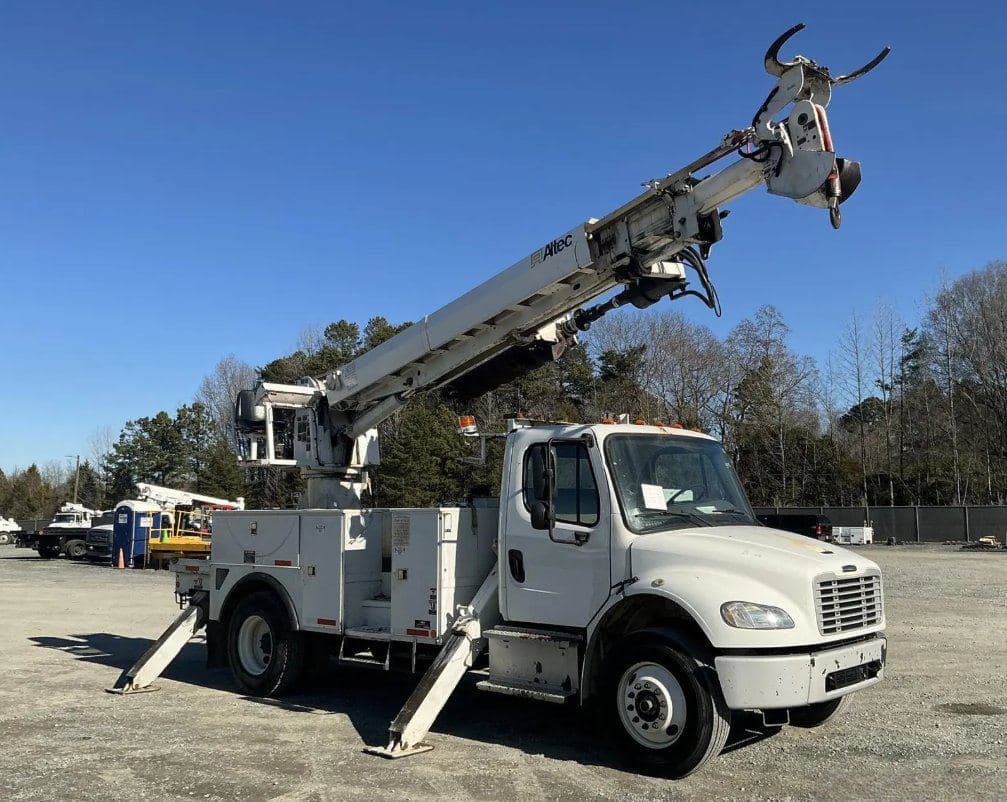 2019 Freightliner M2-106 image 2