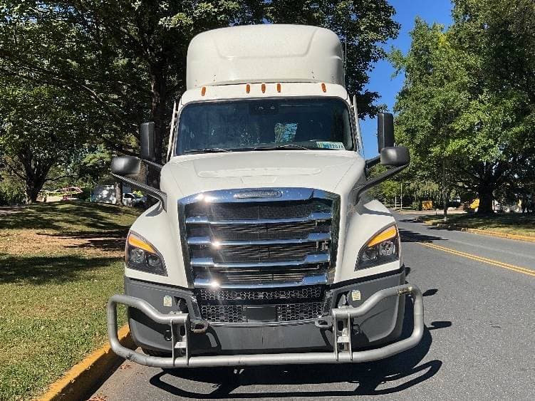 2021 Freightliner Cascadia image 2