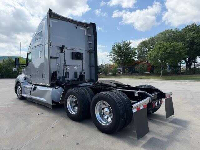 2022 Kenworth T680 image 4