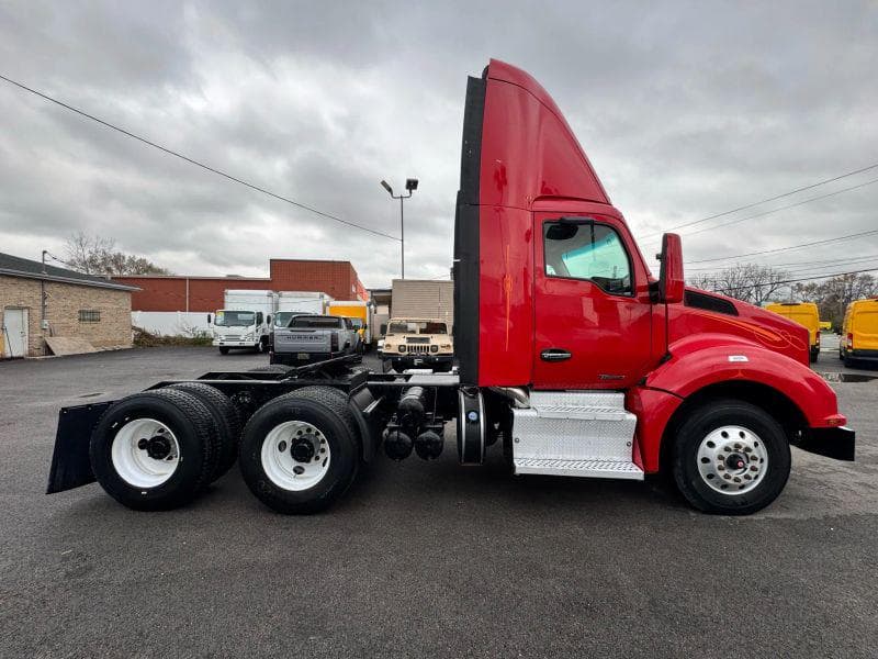 2015 Kenworth T880 image 7