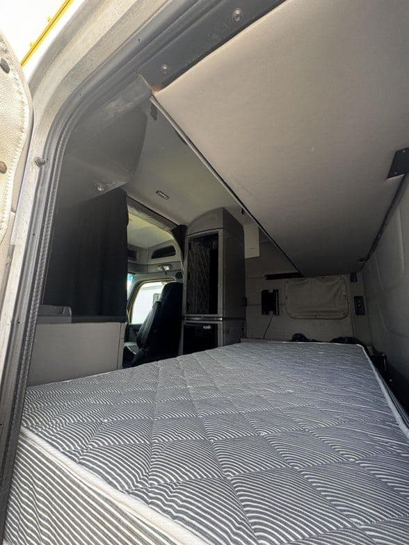 2017 Peterbilt 579 image 5