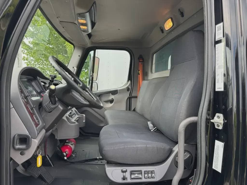 Used 2019 FREIGHTLINER Box Truck - Straight Truck, Van, Moving Van - BUSINESS CLASS M2 106 For Sale image 8