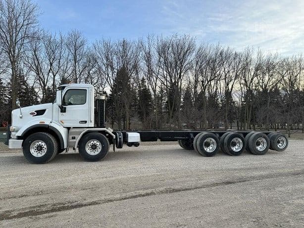 2021 Peterbilt 567 image 1