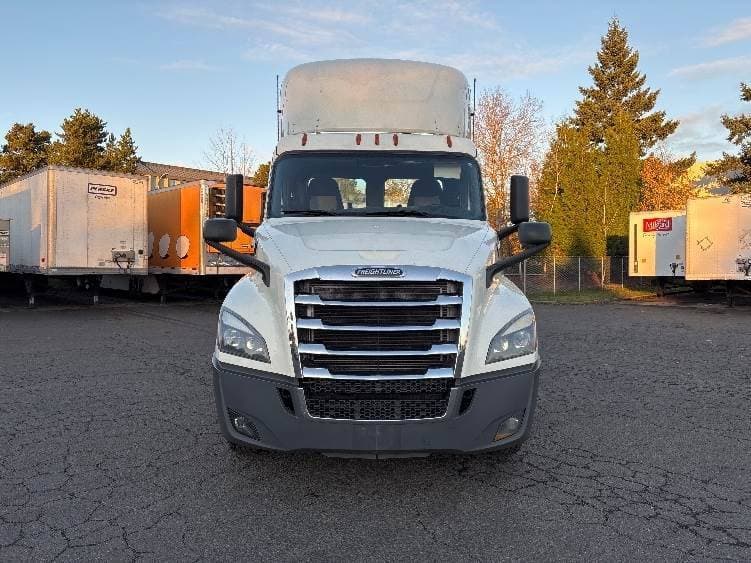 2019 Freightliner Cascadia 126 Day Cab Truck - 455HP, 12 Speed Automatic image 2