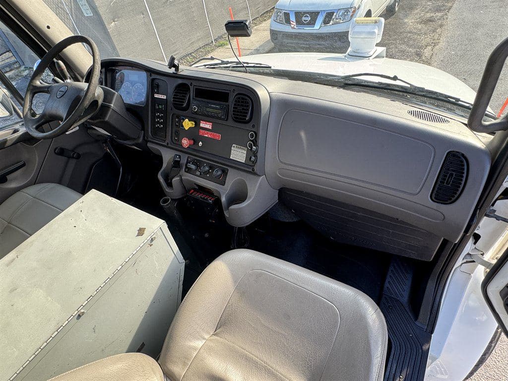 2016 Freightliner M2 106 image 59