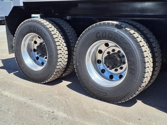 2025 Kenworth T880 image 9