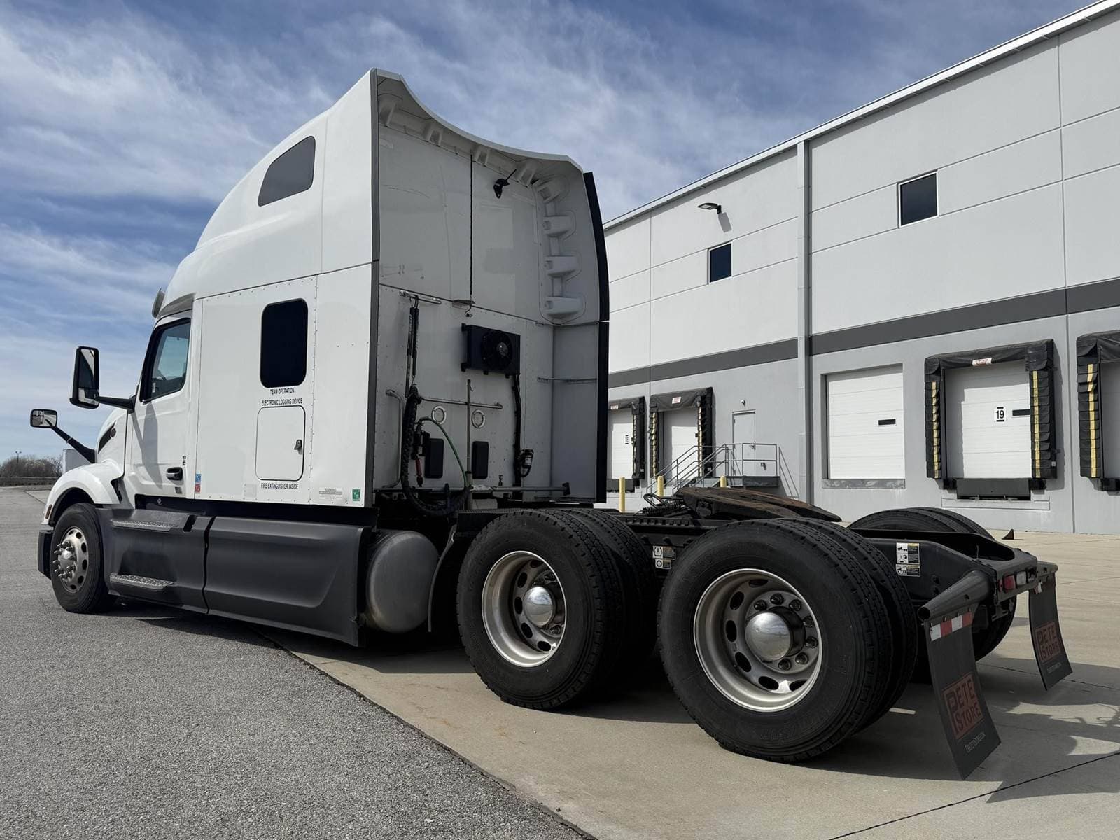 2023 Peterbilt 579 image 4