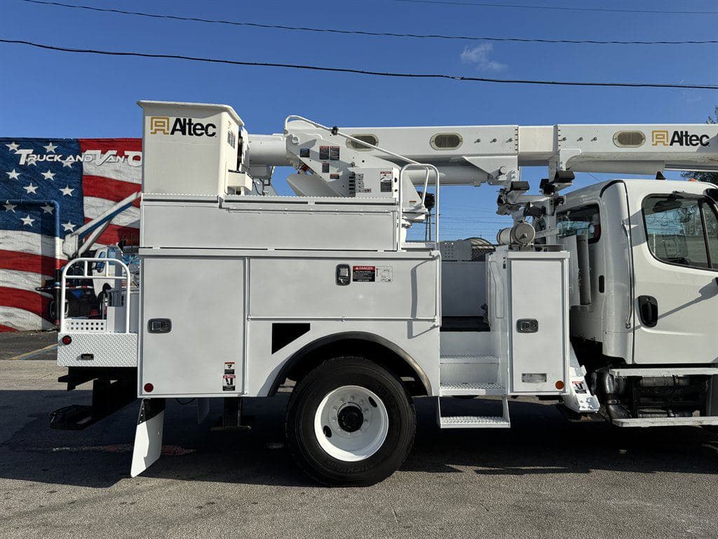2015 Freightliner M2 106 image 15