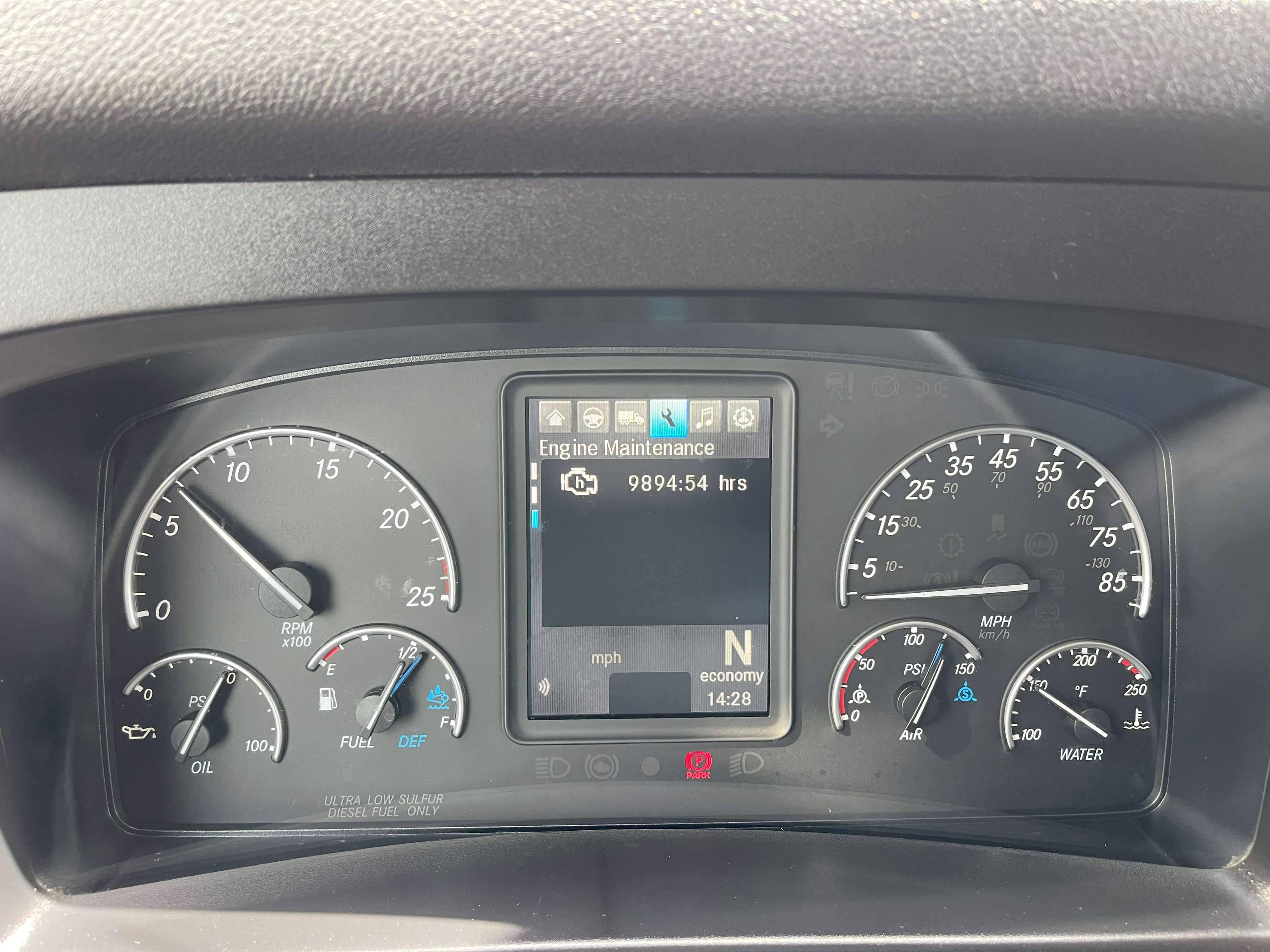 2023 Freightliner Cascadia 126 image 13