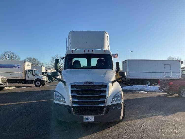 2019 Freightliner Cascadia 126 Day Cab Truck - 435HP, 12 Speed Automatic image 2