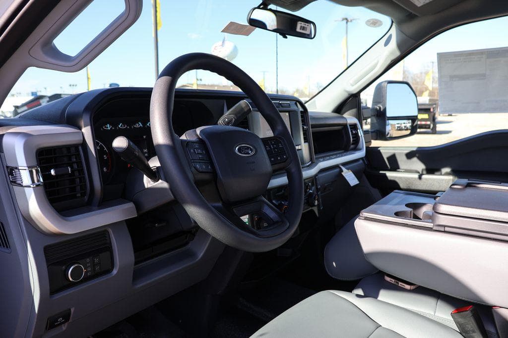 2024 Ford F-550SD XL Cab Chassis image 22