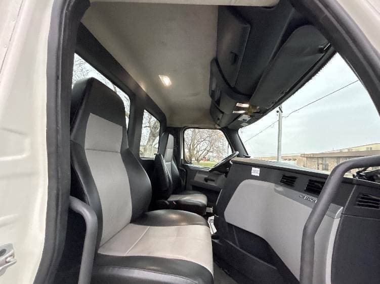 2019 Freightliner Cascadia 126 Day Cab Truck - 450HP, 12 Speed Automatic image 14