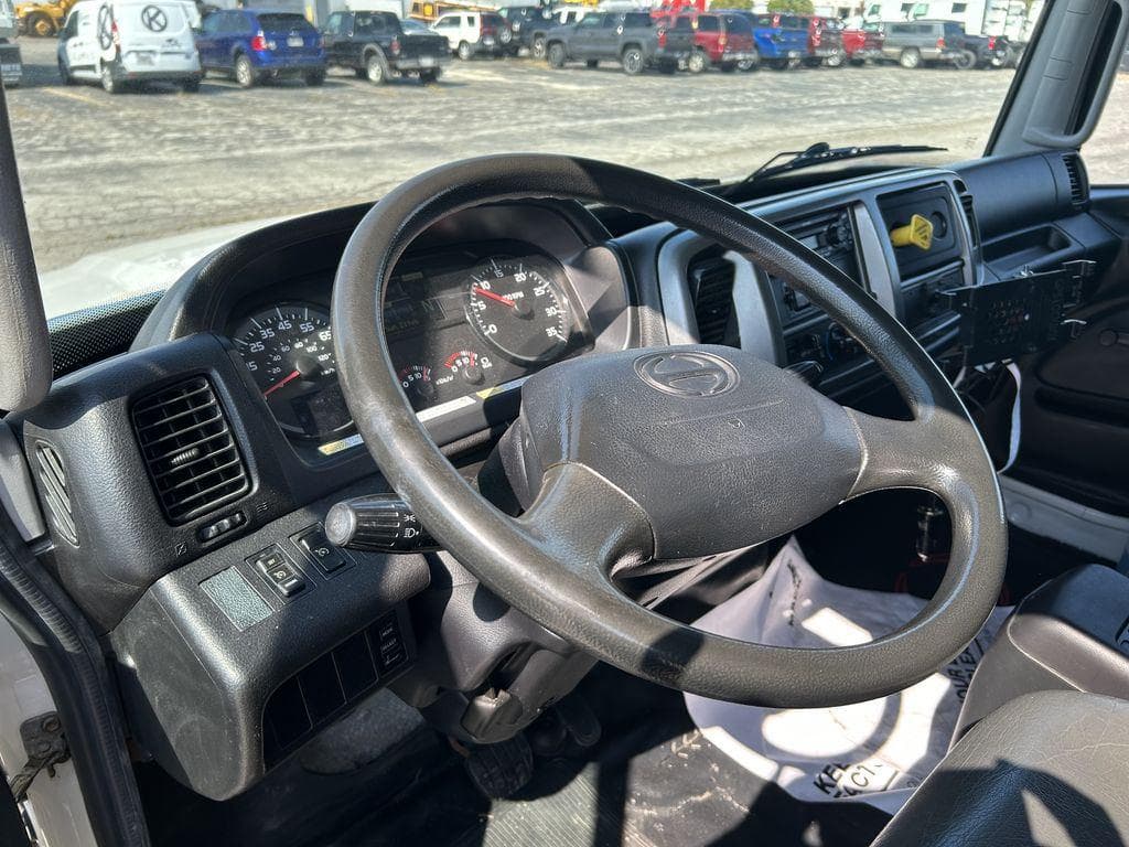 2019 Hino 338 image 9