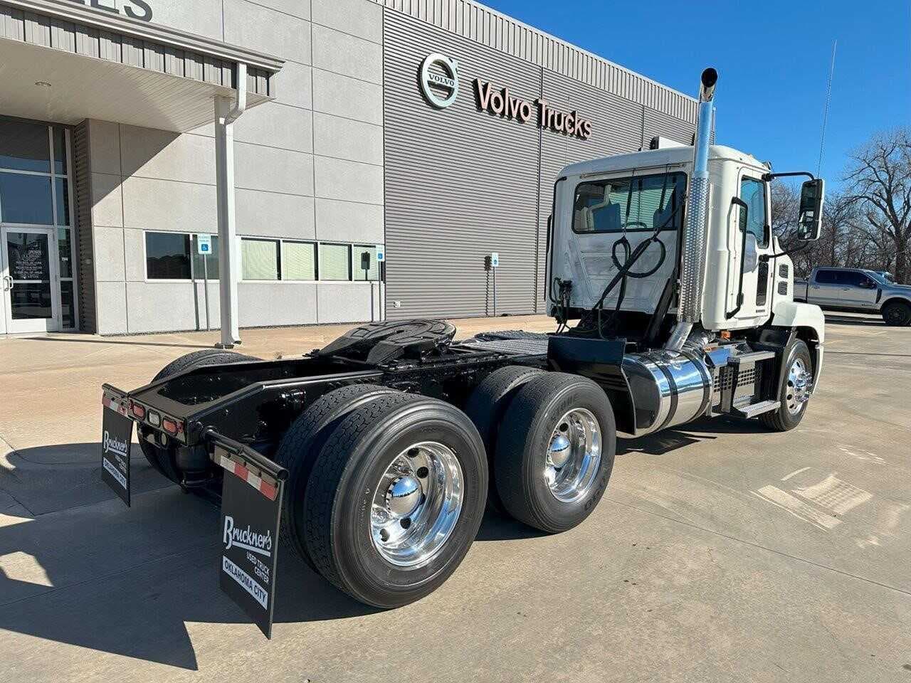 Used 2022 MACK ANTHEM Conventional - Day Cab  image 5