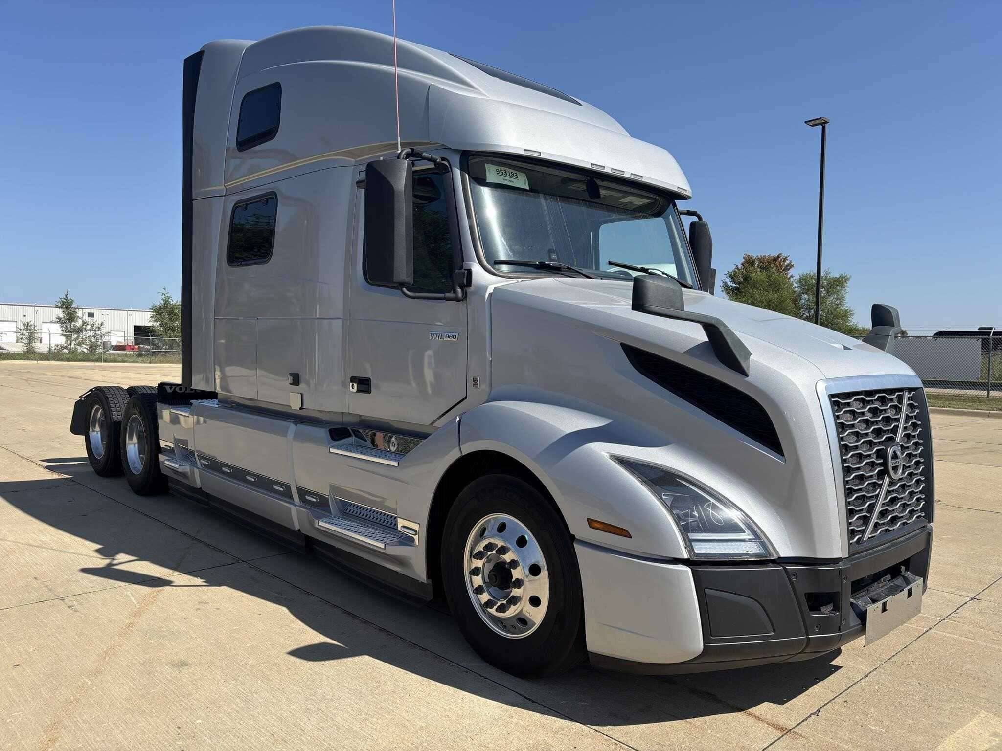 2022 Volvo VNL image 3
