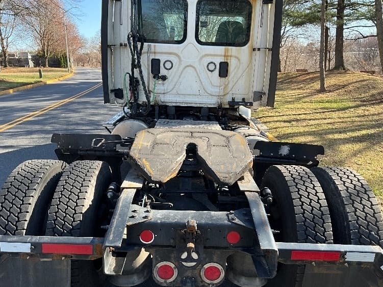 Used 2017 FREIGHTLINER Conventional - Day Cab, Tractor - CASCADIA 113 For Sale image 11