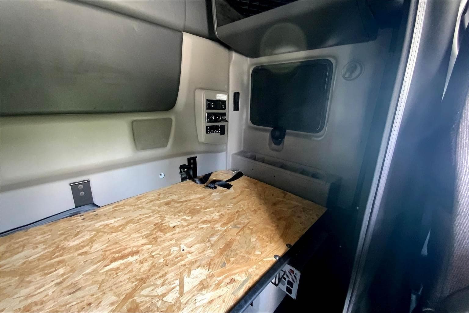 2022 International LT625 Sleeper Semi Truck - 56" Hi Rise Sleeper, Cummins 400HP, 12 Speed image 10