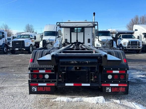 2025 Kenworth T880 image 4