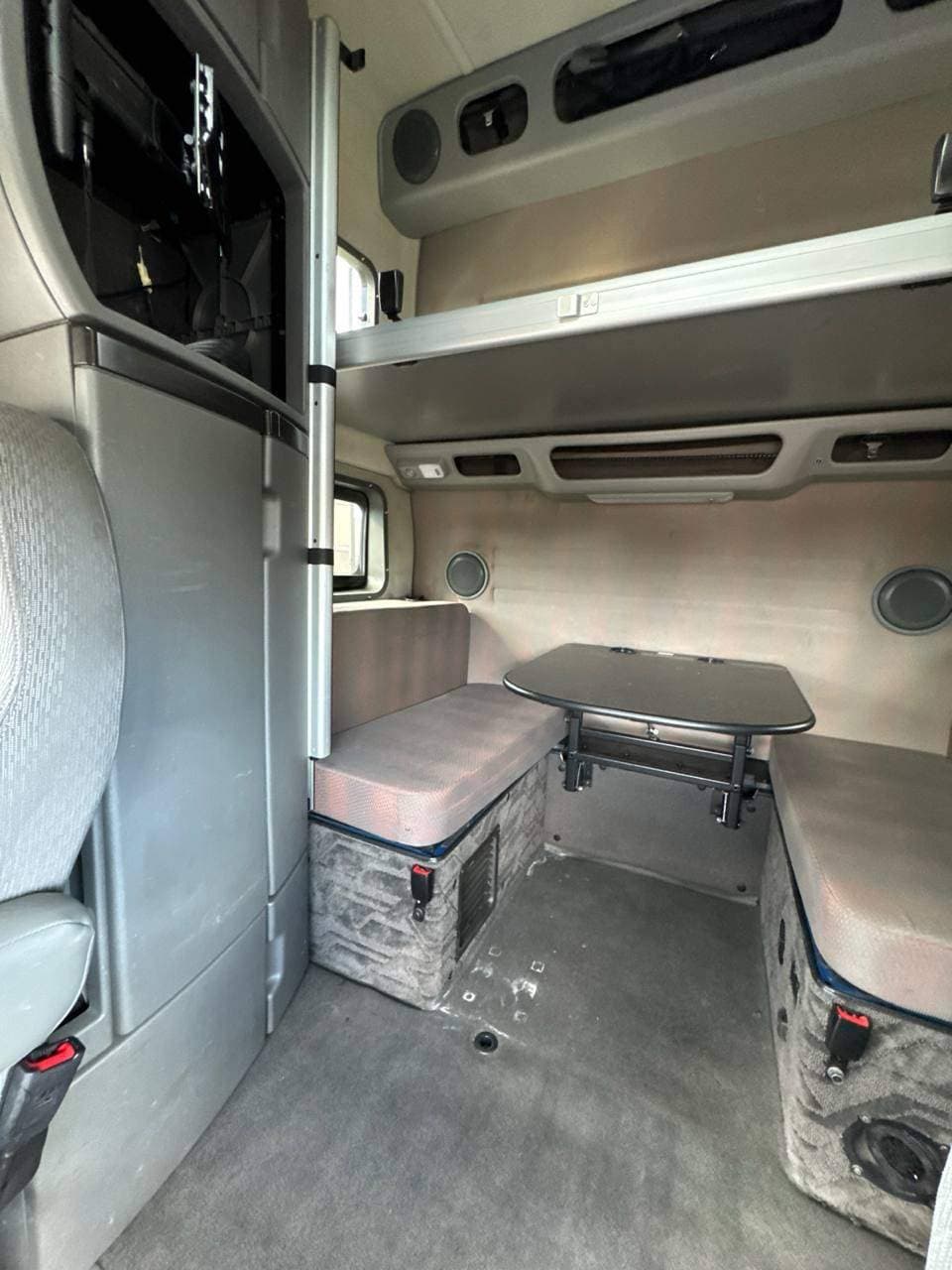 2022 Volvo VNL64T860 image 15