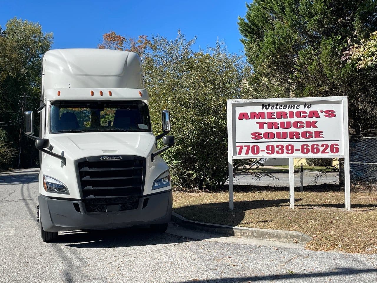 2020 Freightliner Cascadia 126 image 9