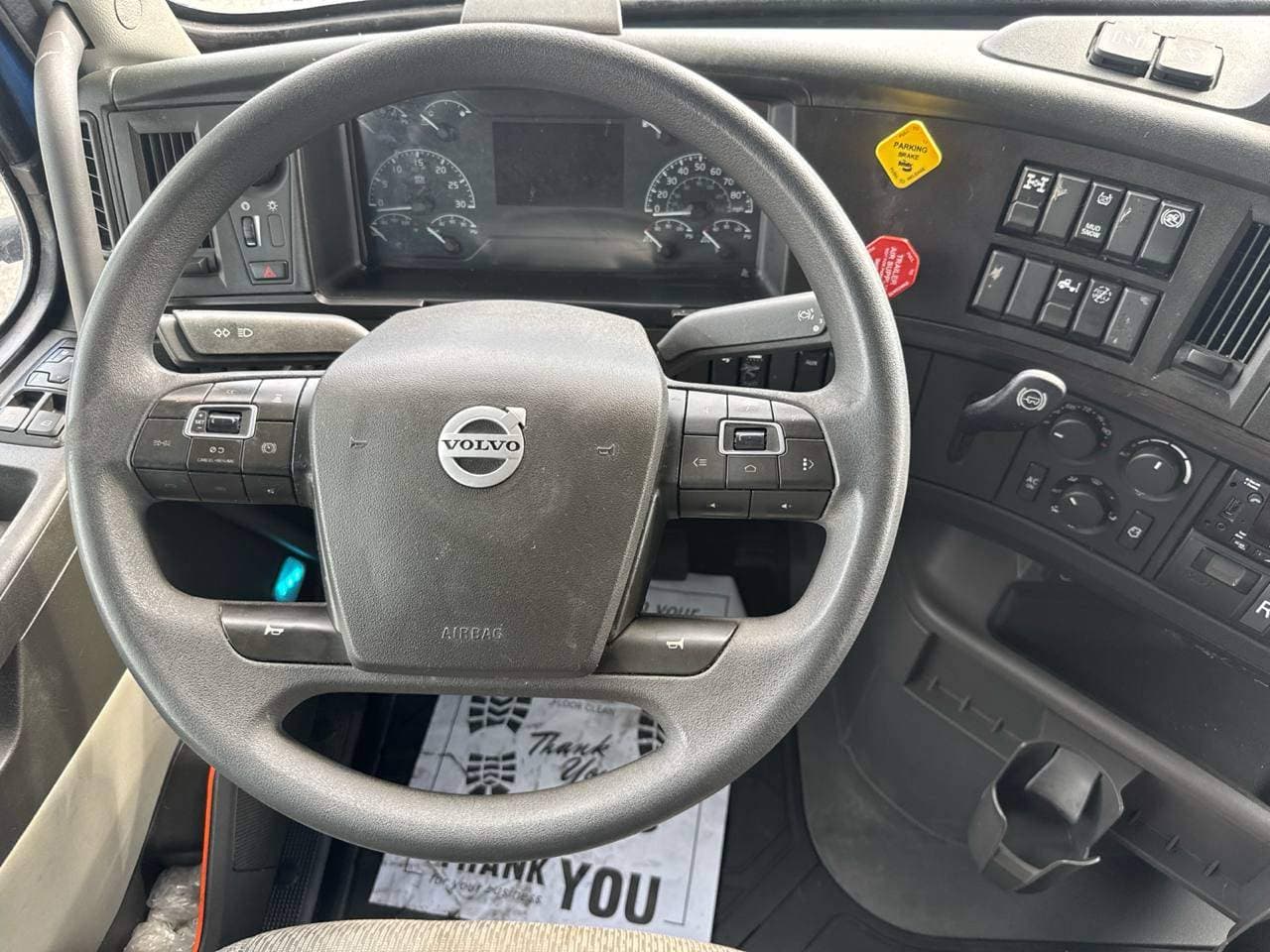 2022 Volvo VNL64T860 image 10