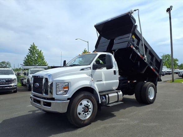 2027 Ford F750 SD image 2