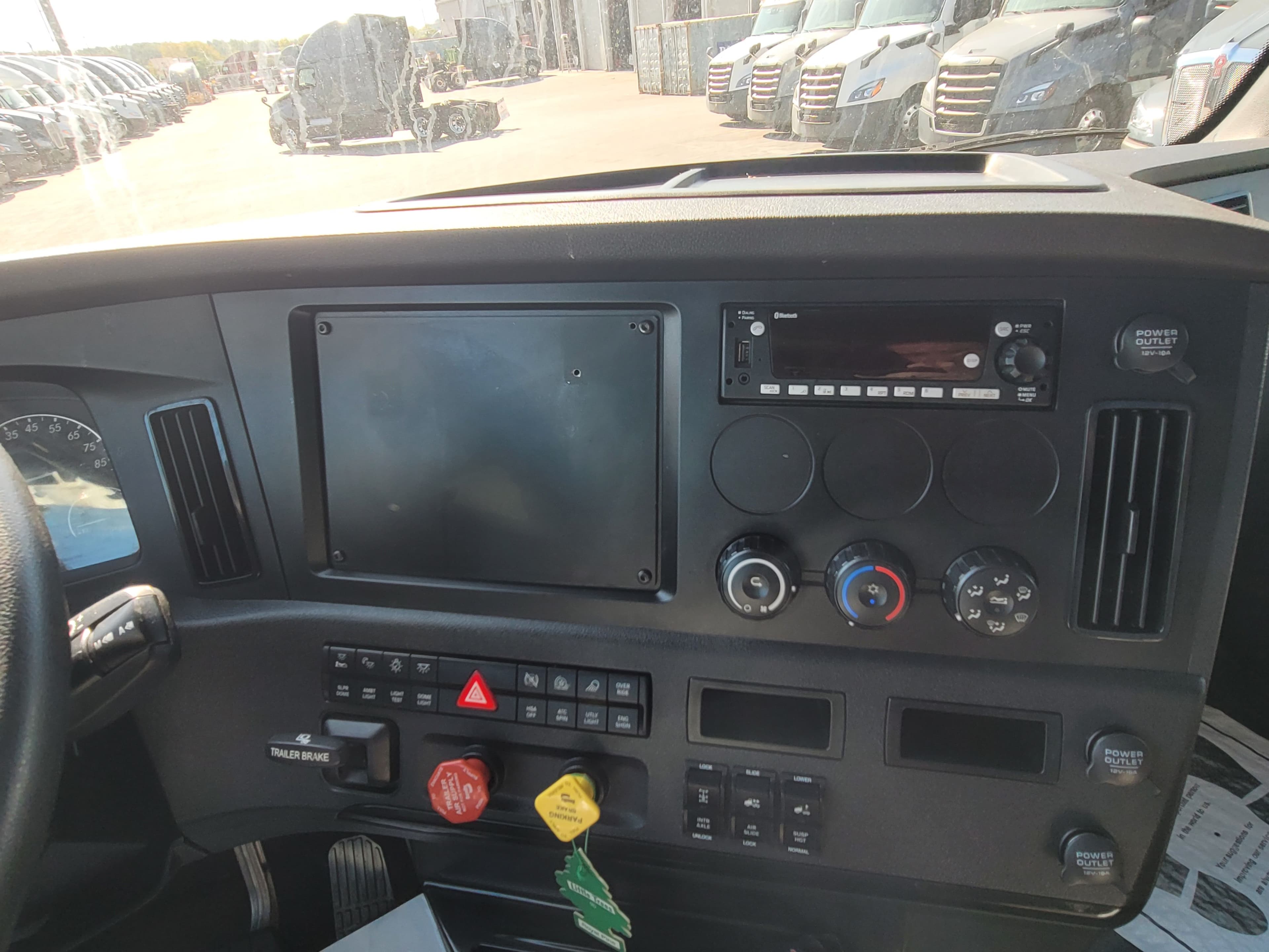 2023 Freightliner Cascadia 125 image 11