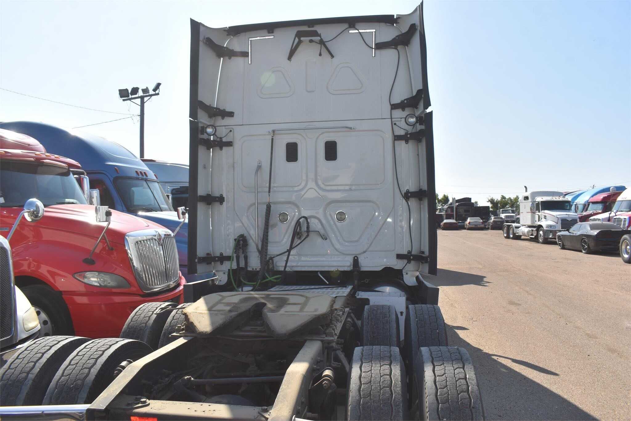 2013 Freightliner Cascadia 125 image 5