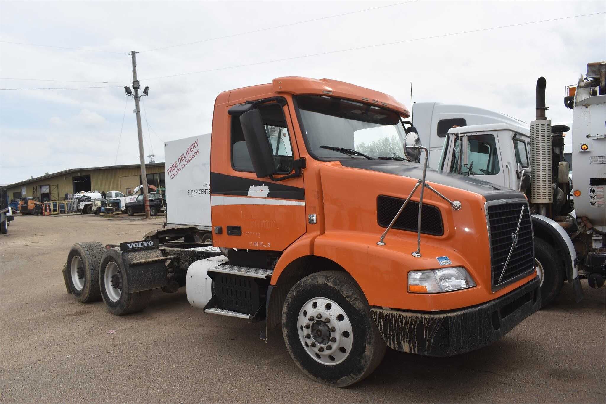 2015 Volvo VNM630 image 1