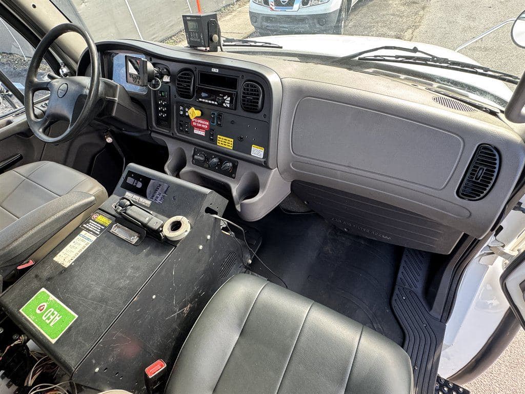 2018 Freightliner M2-106 image 61