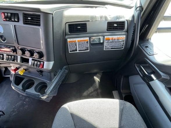 2026 Kenworth T880 image 8