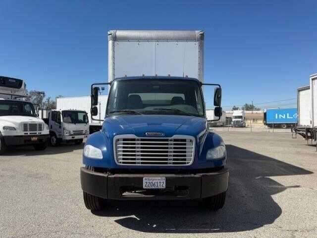 2020 Freightliner M2 image 3