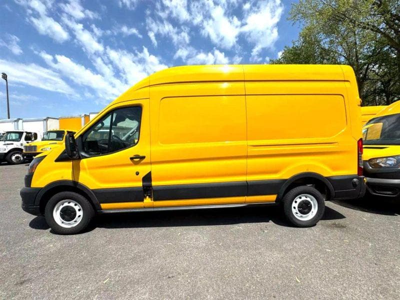 2020 Ford CF8000 image 3