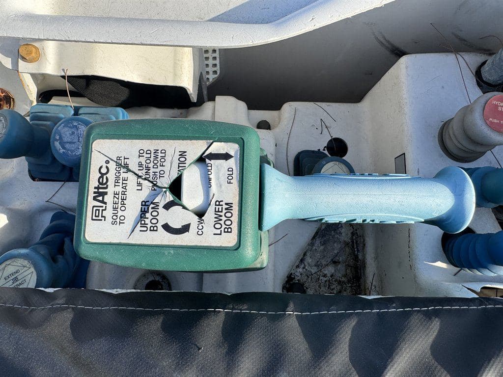 2016 Freightliner M2 106 image 33