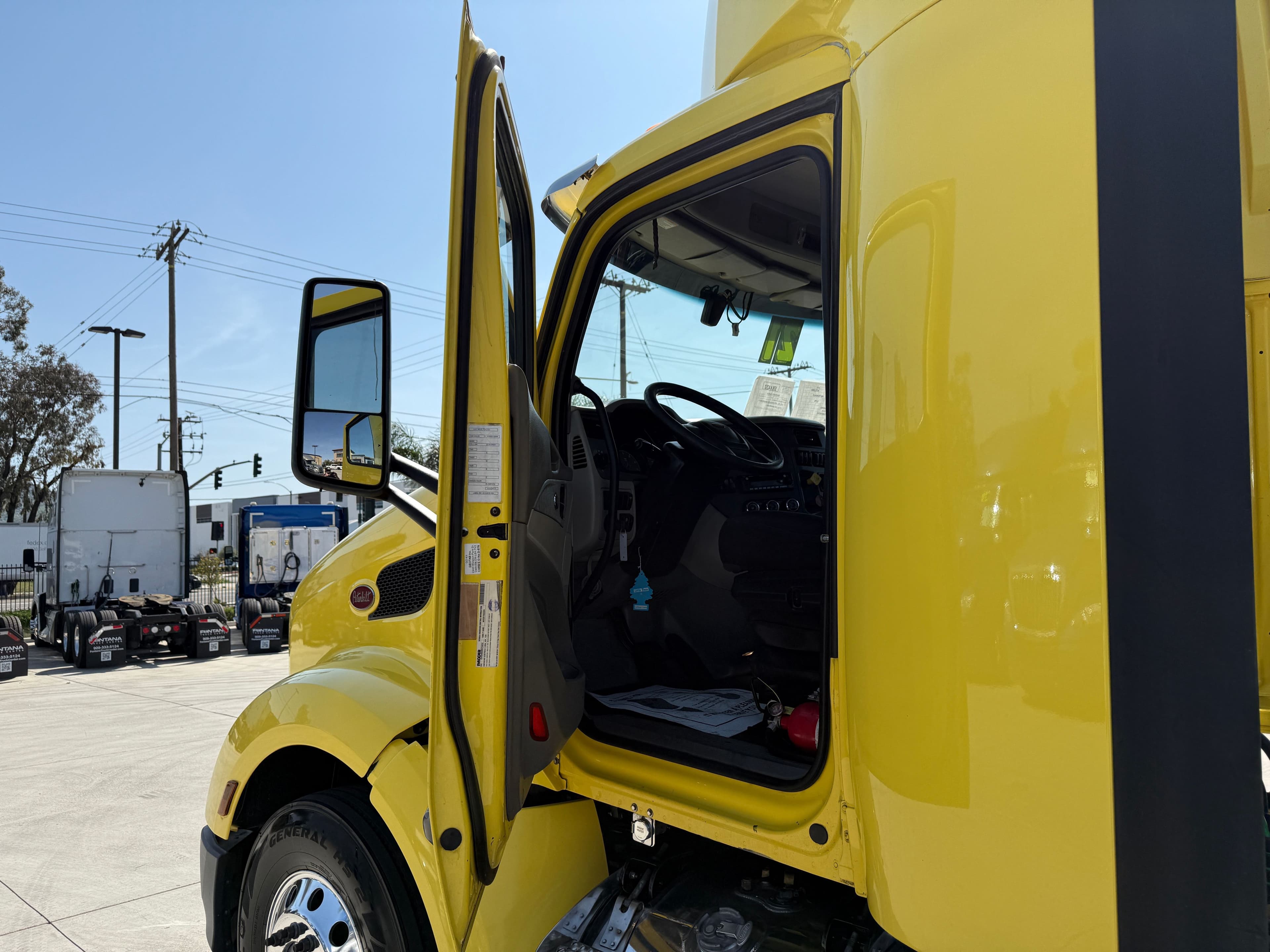 2021 Peterbilt 579 image 9