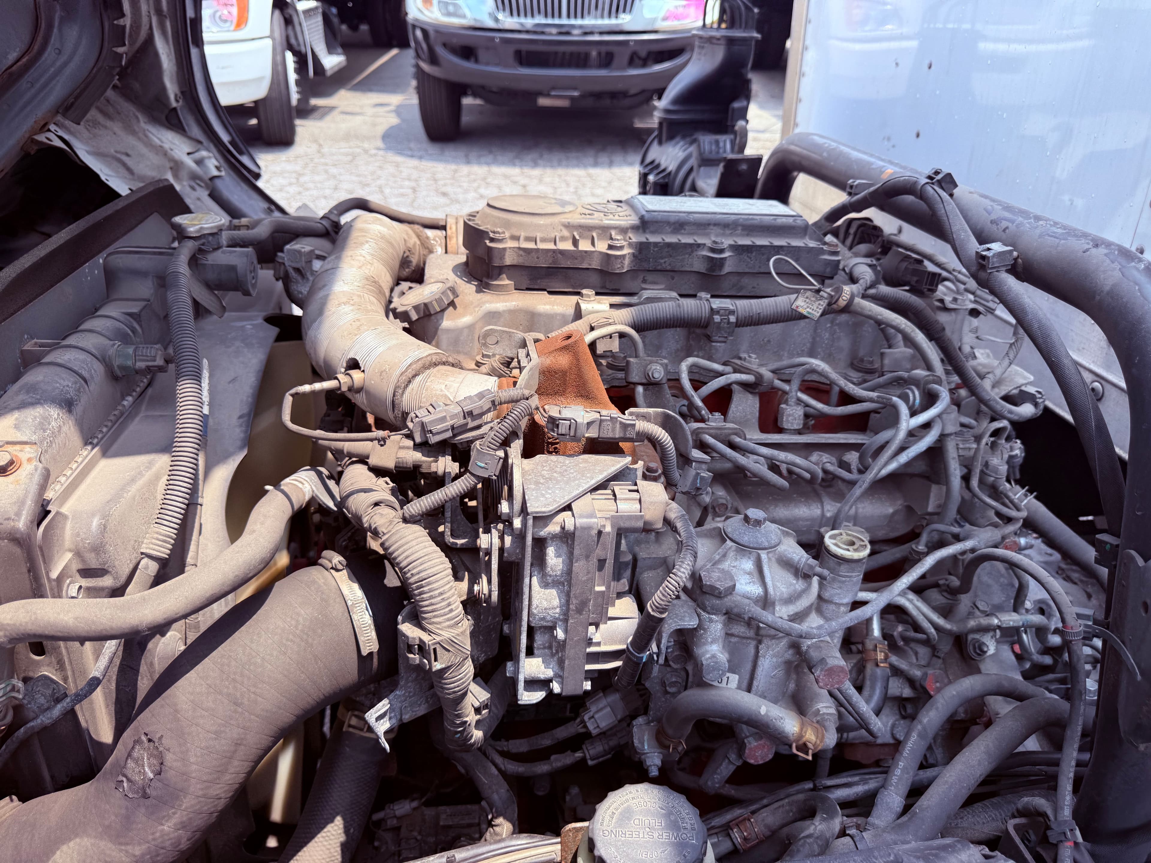 2019 Hino 195 18' BOX TRUCK image 7