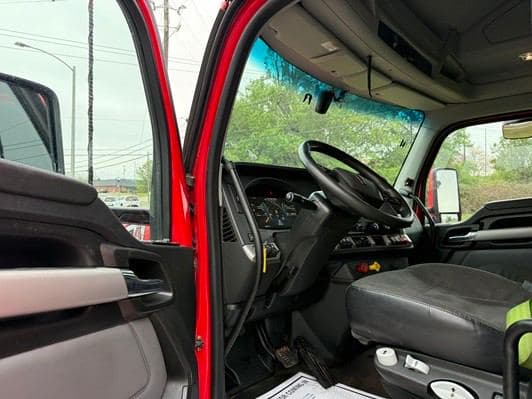 2022 Kenworth T680 image 3