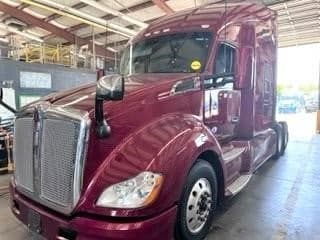 2021 Kenworth T680 image 1