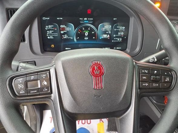 2026 Kenworth T880 image 21