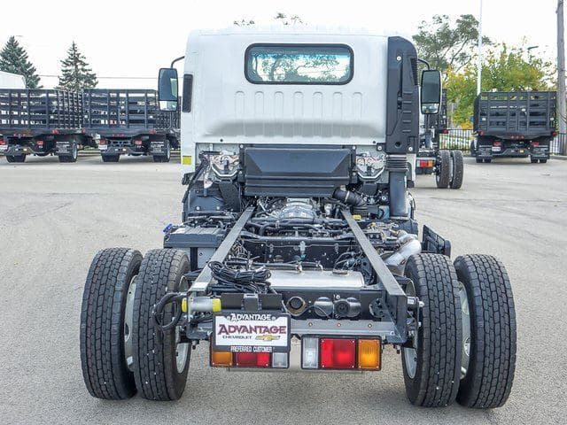 2025 Chevrolet 5500 XD LCF Diesel Work Truck 109" Wheelbase Cab Chassis image 4