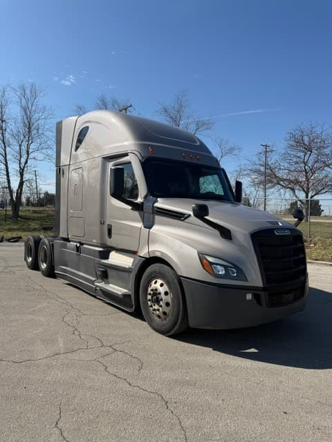 2024 Freightliner Cascadia image 2