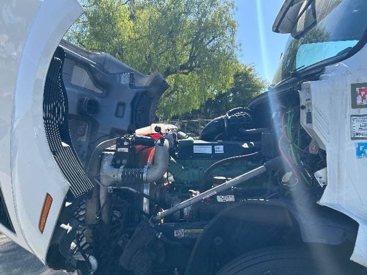 2023 Volvo VNL image 8