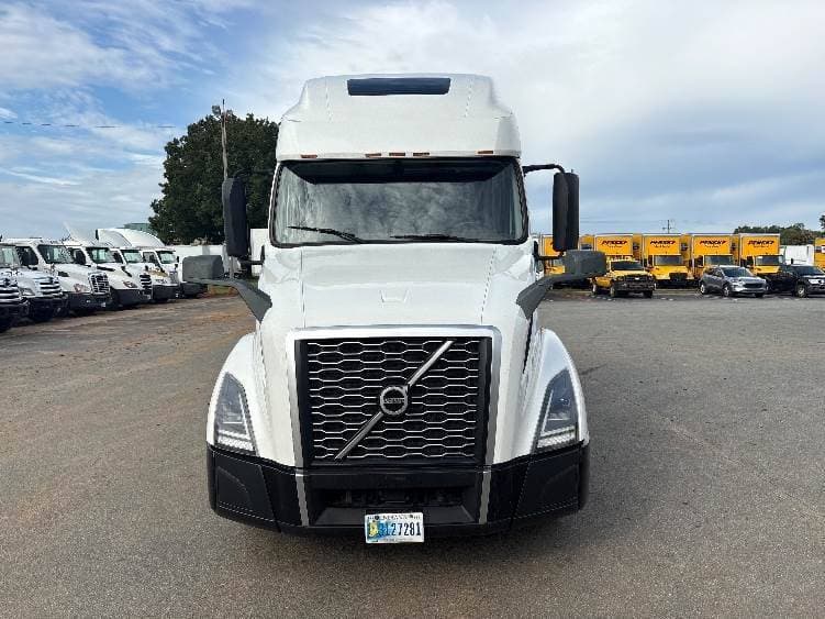 2022 Volvo VNL image 2