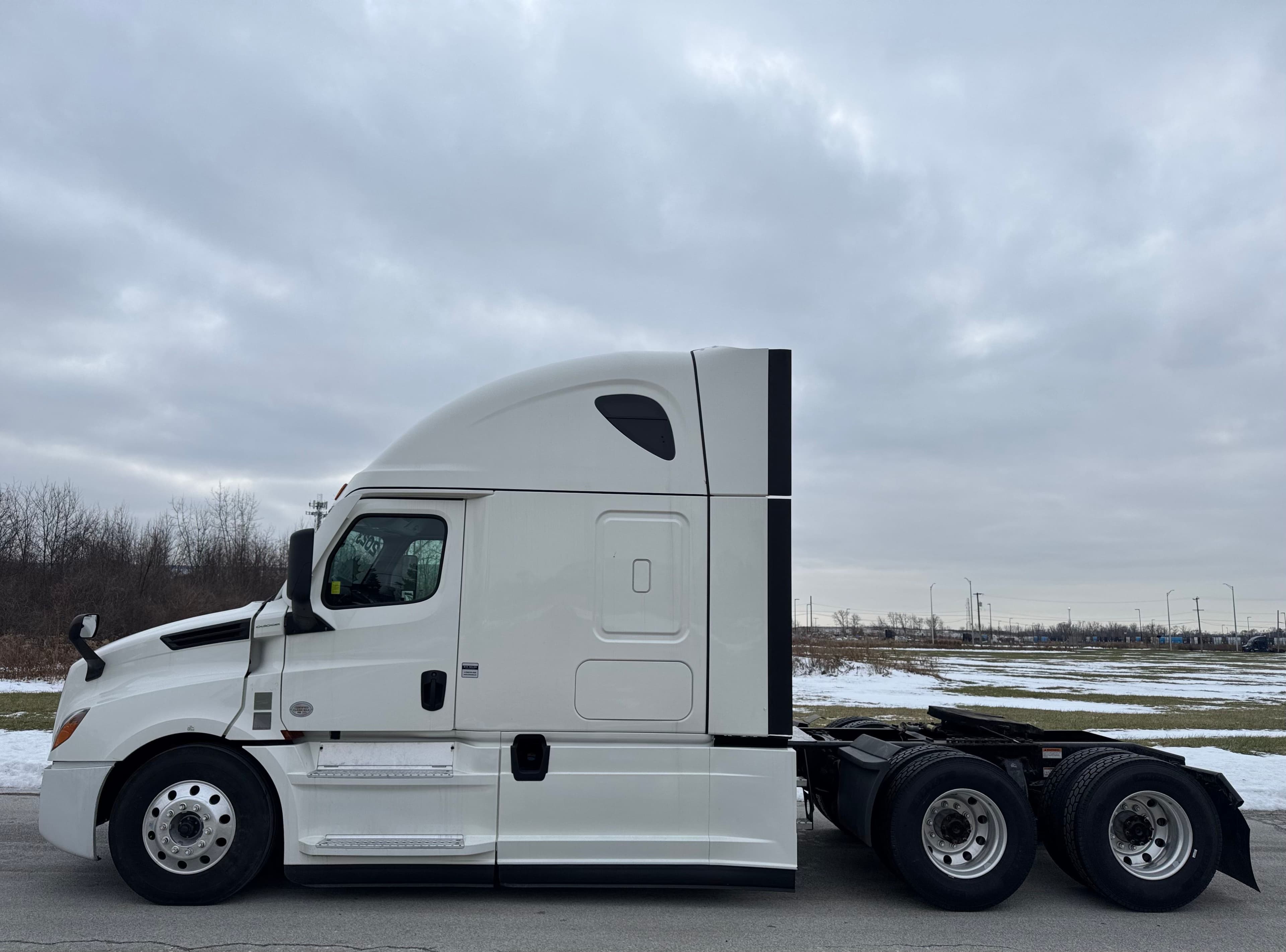 2023 Freightliner Cascadia 126 image 8