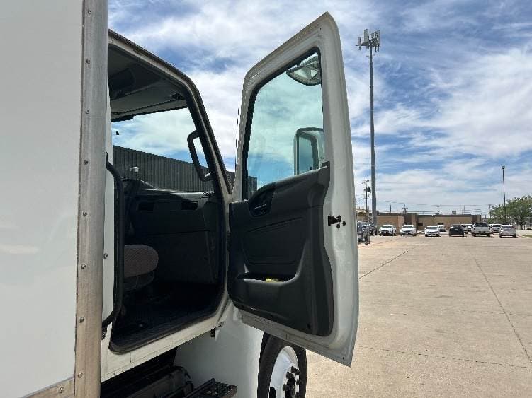2022 International MV607 Box Truck - 240HP, 6 Speed Automatic, Roll up Door image 20