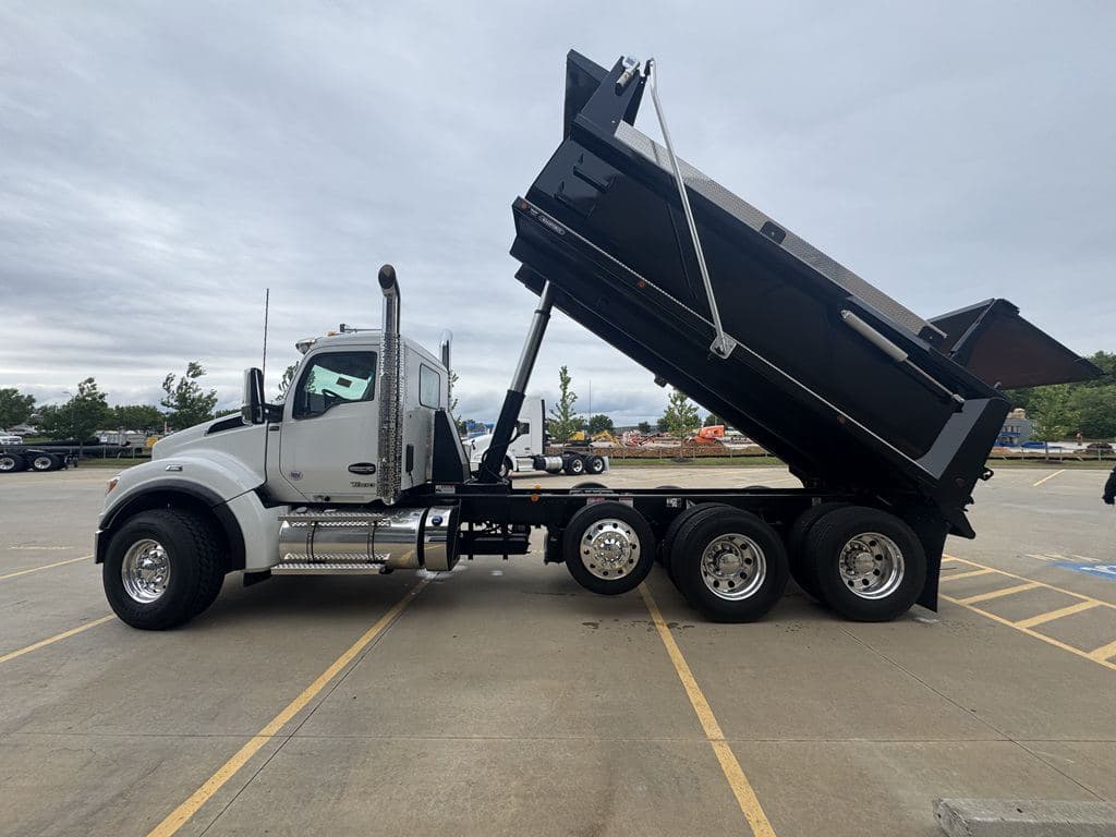 New 2026 KENWORTH T880 image 7
