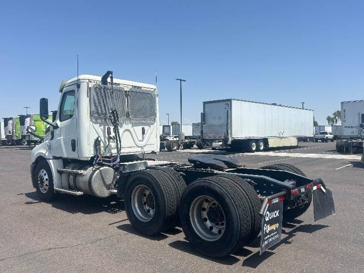 2019 Freightliner Cascadia 126 Day Cab Truck - 455HP, 12 Speed Automatic image 5
