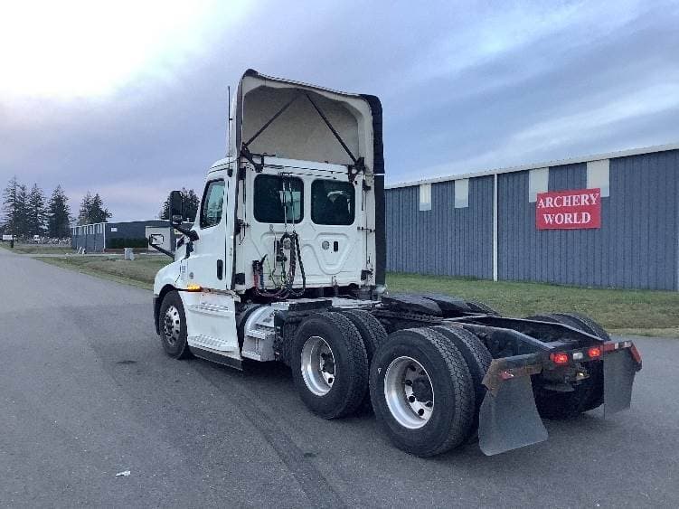 2019 Freightliner Cascadia 126 Day Cab Truck - 455HP, 12 Speed Automatic image 5