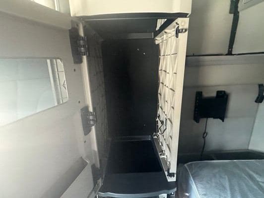 2022 Peterbilt 579 image 24