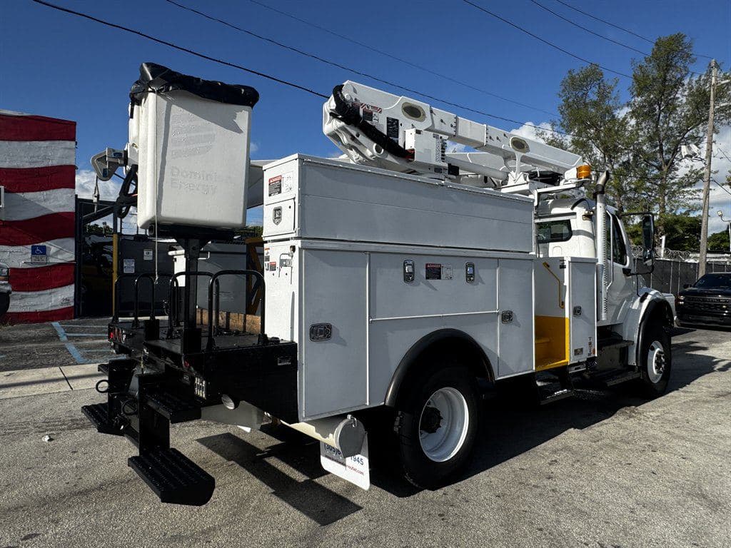 2017 Freightliner M2-106 image 13